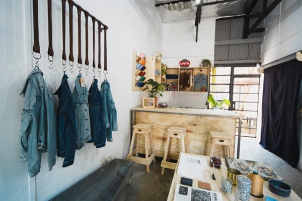 Levi's pop up store retail design experience