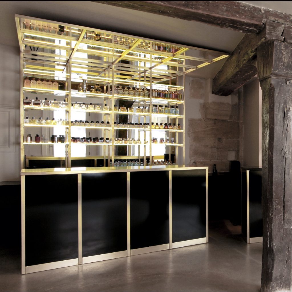 Liquids perfume bar in Paris